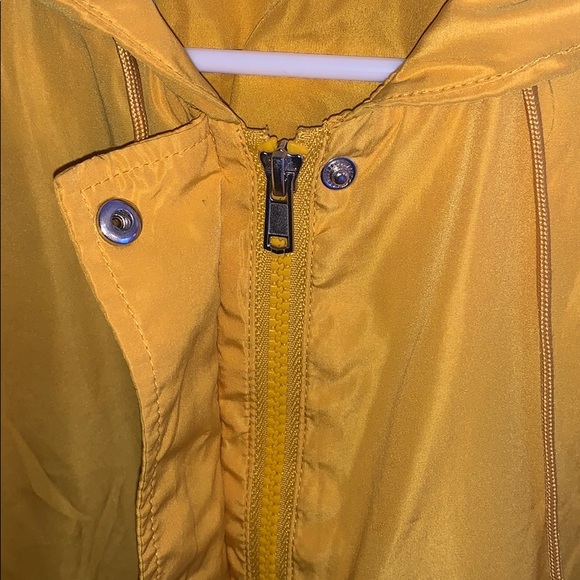 windbreaker-yellow - Picture 5 of 7